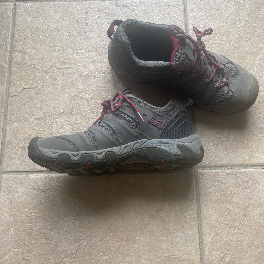 Women’s Keen hiking shoe